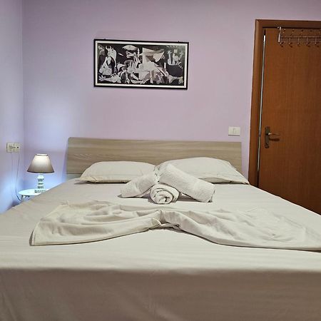 Bral Apartments 8 Two-Bedroom Beachfront Durres Exterior photo