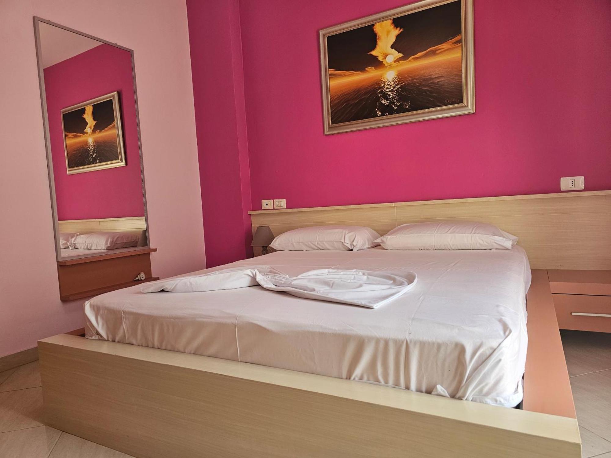 Bral Apartments 8 Two-Bedroom Beachfront Durres Exterior photo