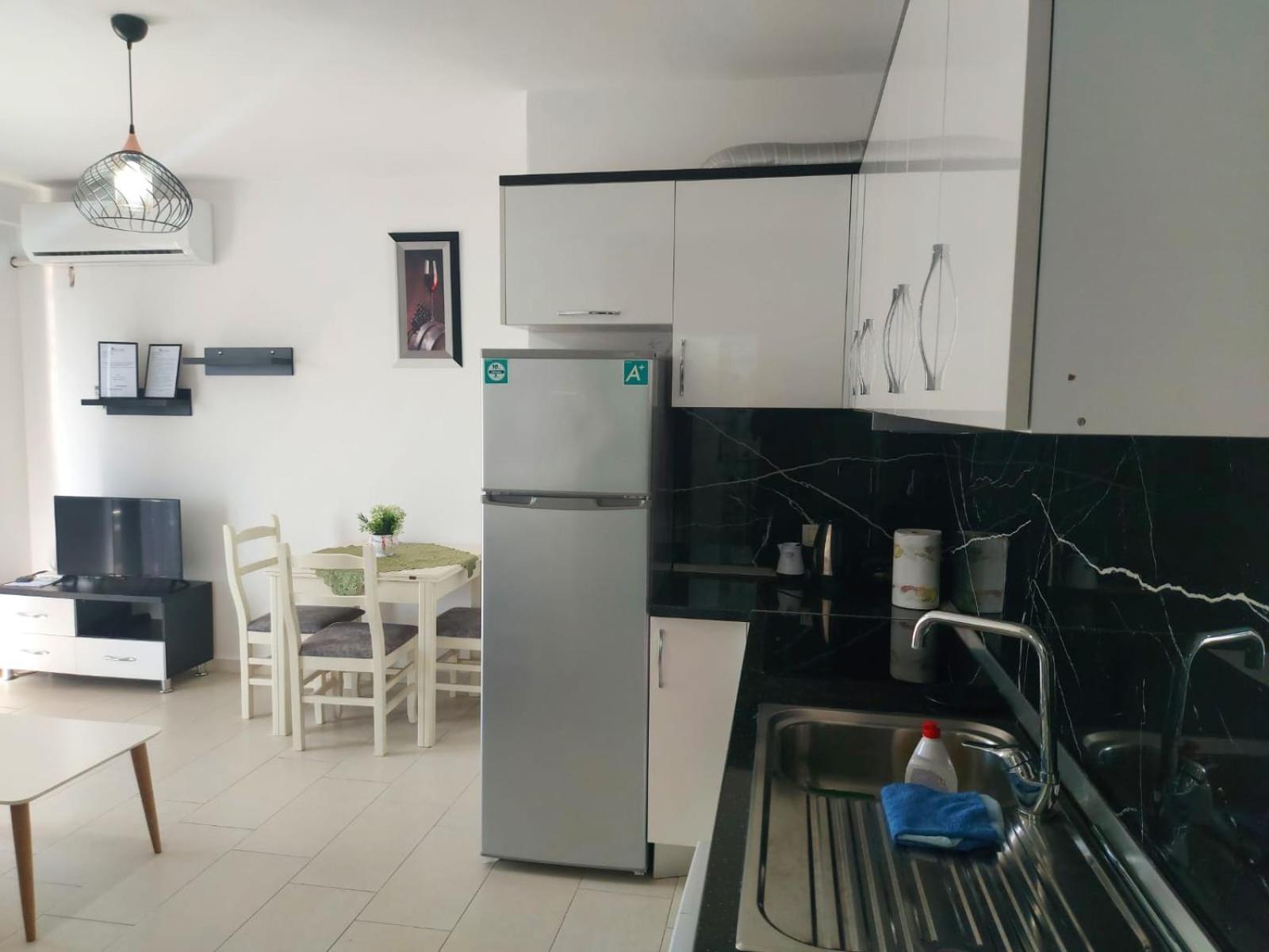 Bral Apartments 8 Two-Bedroom Beachfront Durres Exterior photo